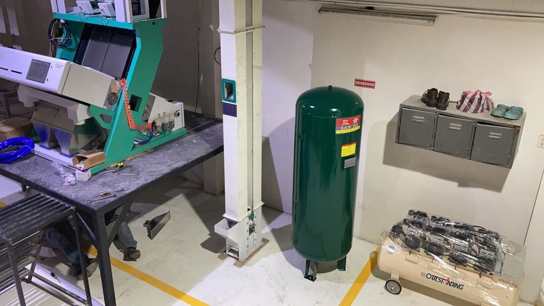 Машина для сортировки цвета цельной пластиковой бутылки