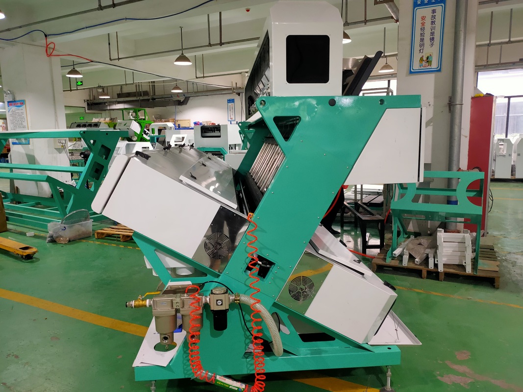 8 Chutes 512 Channels Red Quinoa Oat Grain Sorter Machine For Remove Dislike Color